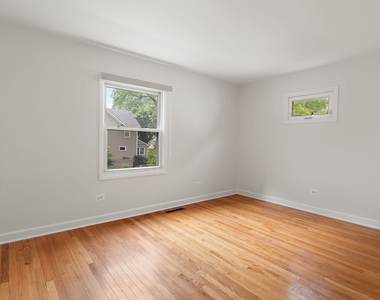 915 Hamlin Street - Photo Thumbnail 11