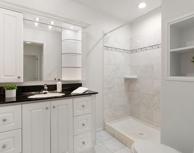 915 Hamlin Street - Photo Thumbnail 12