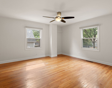 915 Hamlin Street - Photo Thumbnail 8