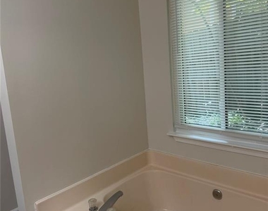 1819 Crescent Hill Drive Nw - Photo Thumbnail 18
