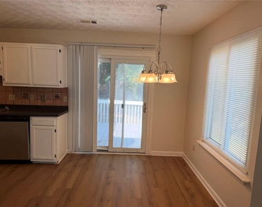 1819 Crescent Hill Drive Nw - Photo Thumbnail 3
