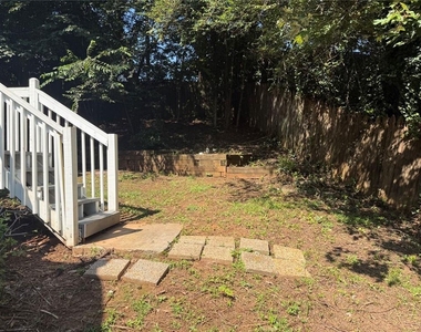 1819 Crescent Hill Drive Nw - Photo Thumbnail 1
