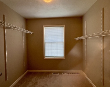 1112 Ekstam Drive - Photo Thumbnail 12