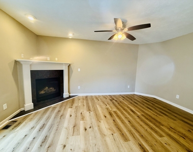 1112 Ekstam Drive - Photo Thumbnail 4