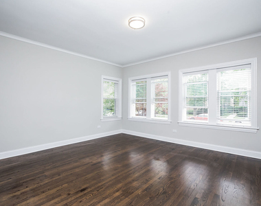 2648 W Lunt Avenue - Photo Thumbnail 3