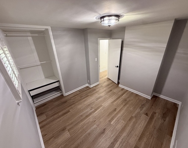 321 N Fairview Avenue - Photo Thumbnail 8