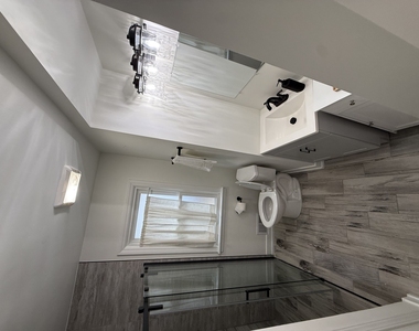 321 N Fairview Avenue - Photo Thumbnail 6