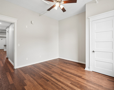 307 W 6th Street - Photo Thumbnail 12