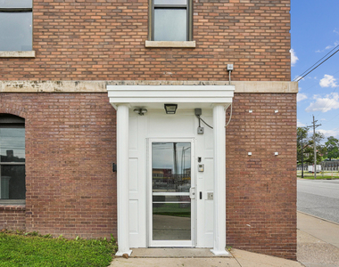307 W 6th Street - Photo Thumbnail 15
