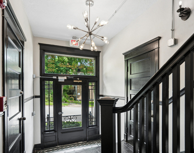 307 W 6th Street - Photo Thumbnail 2