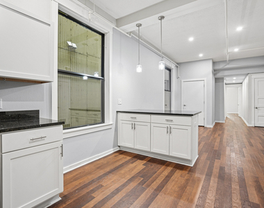 307 W 6th Street - Photo Thumbnail 5