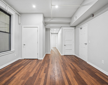 307 W 6th Street - Photo Thumbnail 7