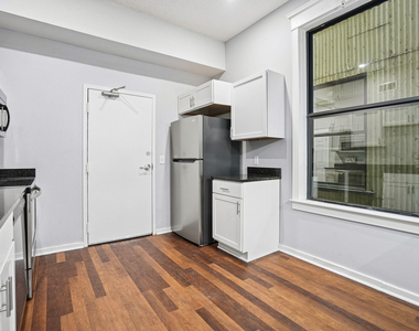 307 W 6th Street - Photo Thumbnail 4