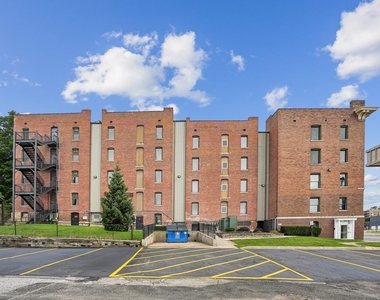 307 W 6th Street - Photo Thumbnail 17