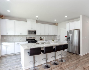 607 Runnel Drive - Photo Thumbnail 40