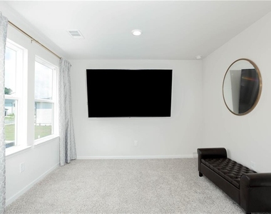 607 Runnel Drive - Photo Thumbnail 9