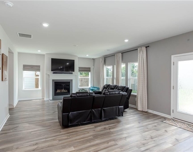 607 Runnel Drive - Photo Thumbnail 32