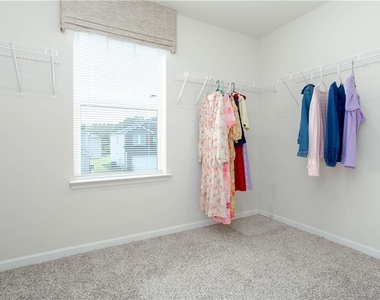 607 Runnel Drive - Photo Thumbnail 7