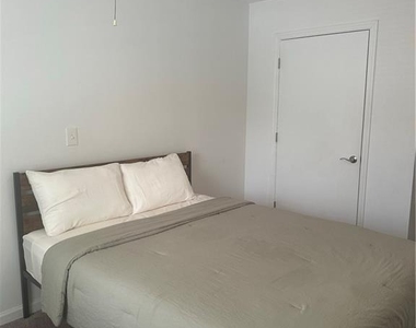 1173 Moton Avenue - Photo Thumbnail 8