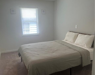 1173 Moton Avenue - Photo Thumbnail 7
