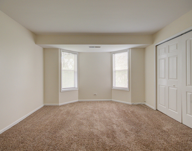 2210 Country Club Drive - Photo Thumbnail 10