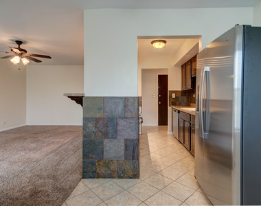 2210 Country Club Drive - Photo Thumbnail 4