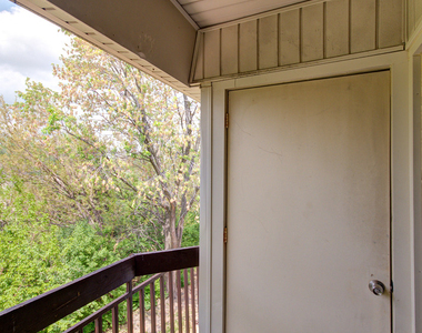 2210 Country Club Drive - Photo Thumbnail 14
