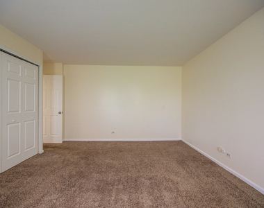 2210 Country Club Drive - Photo Thumbnail 11