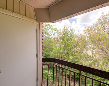 2210 Country Club Drive - Photo Thumbnail 13
