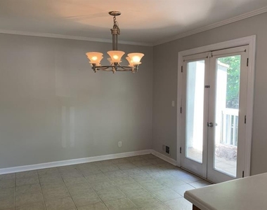 831 Clairemont Avenue - Photo Thumbnail 10