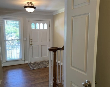 831 Clairemont Avenue - Photo Thumbnail 3