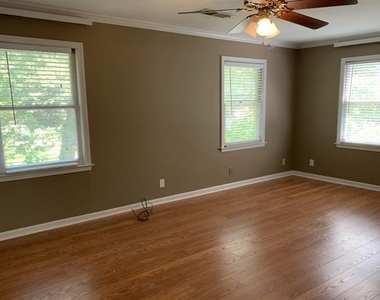 831 Clairemont Avenue - Photo Thumbnail 13