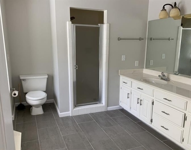 831 Clairemont Avenue - Photo Thumbnail 15