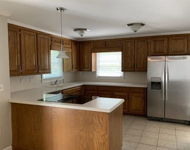 831 Clairemont Avenue - Photo Thumbnail 8