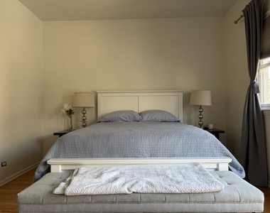 1518 N Sedgwick Street - Photo Thumbnail 13