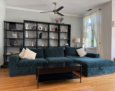 1518 N Sedgwick Street - Photo Thumbnail 4