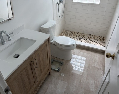1518 N Sedgwick Street - Photo Thumbnail 11
