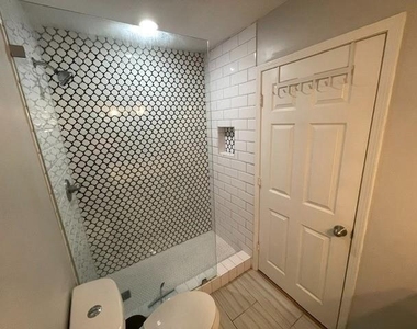 2657 Lenox Road Ne - Photo Thumbnail 18