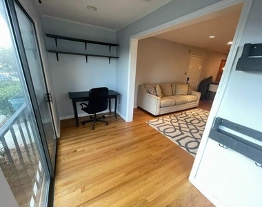 2657 Lenox Road Ne - Photo Thumbnail 4