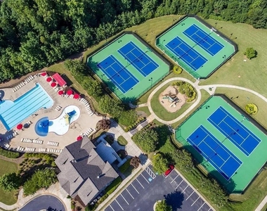 5640 Sterling Court - Photo Thumbnail 15