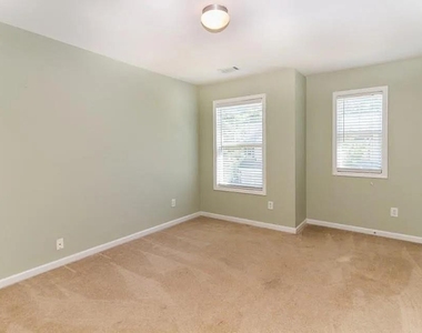 5640 Sterling Court - Photo Thumbnail 12