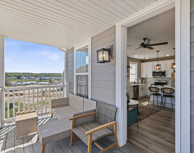 212 Great Loop East Drive - Photo Thumbnail 6