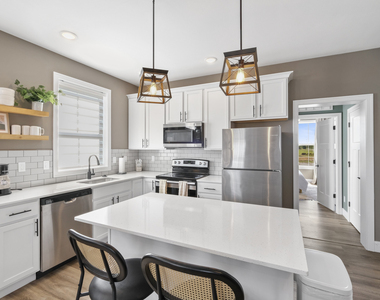212 Great Loop East Drive - Photo Thumbnail 5