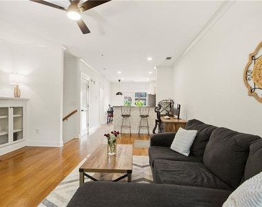 655 Mead Street Se - Photo Thumbnail 3