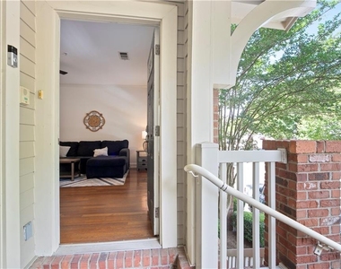 655 Mead Street Se - Photo Thumbnail 1