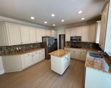 510 Stonebrook Farms Drive - Photo Thumbnail 2