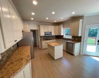510 Stonebrook Farms Drive - Photo Thumbnail 3