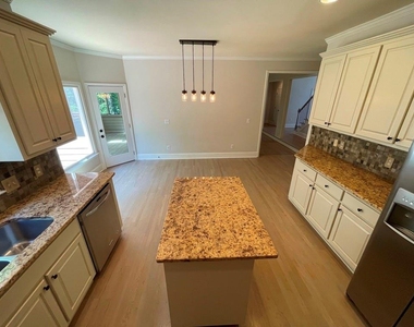 510 Stonebrook Farms Drive - Photo Thumbnail 7
