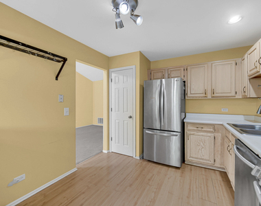 2403 Mallow Court - Photo Thumbnail 10
