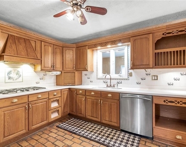 131 Arrowood Lane - Photo Thumbnail 5